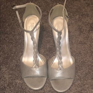 David’s Bridal Jeweled Wedges Size 8 Silver